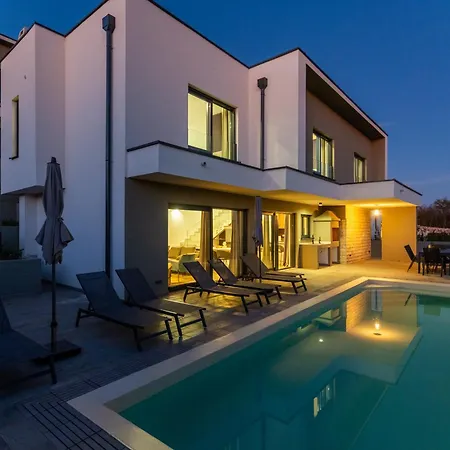 Alba Marina Villa *